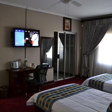 Triple Palms Bed And Breakfast Gaborone Dış mekan fotoğraf