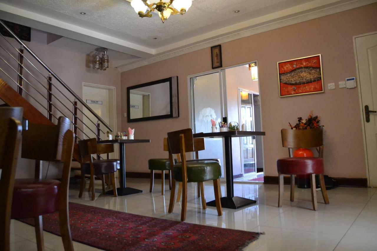 Triple Palms Bed And Breakfast Gaborone Dış mekan fotoğraf