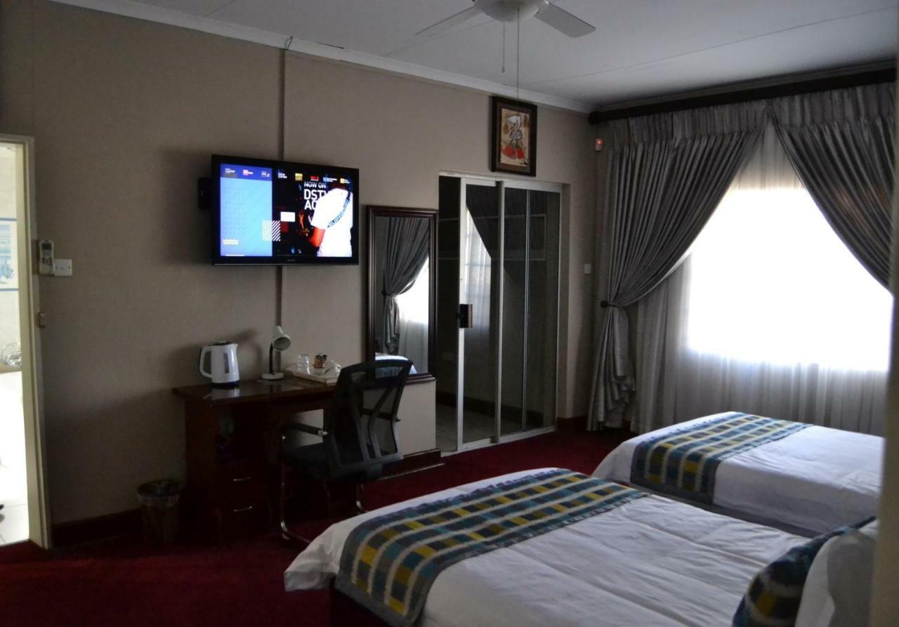 Triple Palms Bed And Breakfast Gaborone Dış mekan fotoğraf