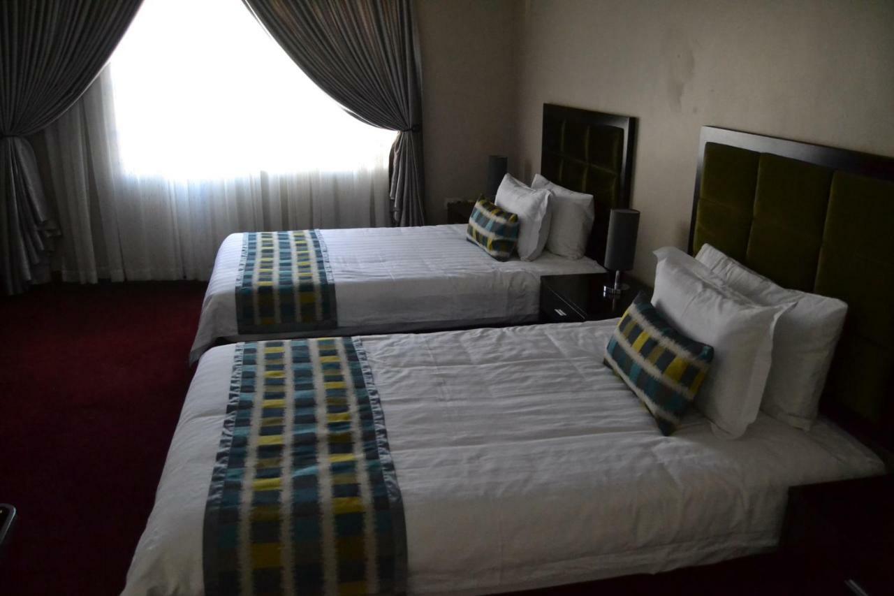 Triple Palms Bed And Breakfast Gaborone Dış mekan fotoğraf