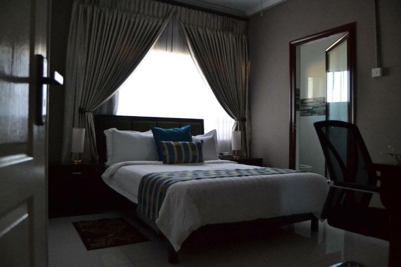 Triple Palms Bed And Breakfast Gaborone Dış mekan fotoğraf
