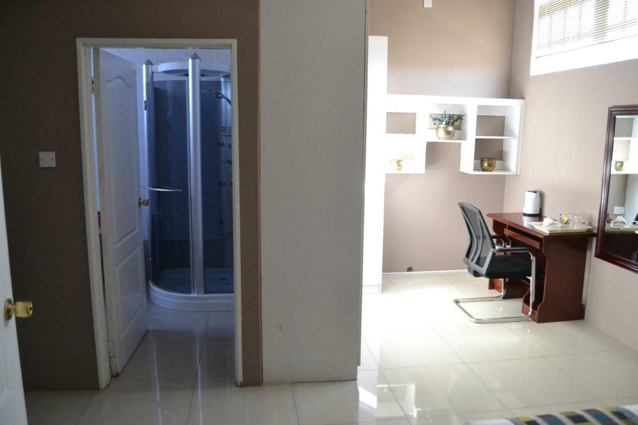 Triple Palms Bed And Breakfast Gaborone Dış mekan fotoğraf