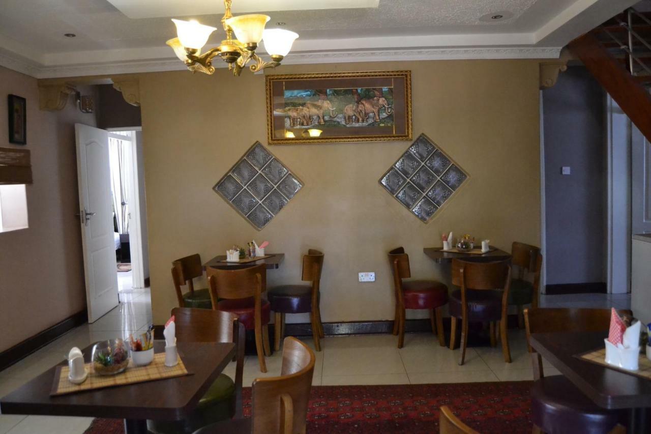 Triple Palms Bed And Breakfast Gaborone Dış mekan fotoğraf