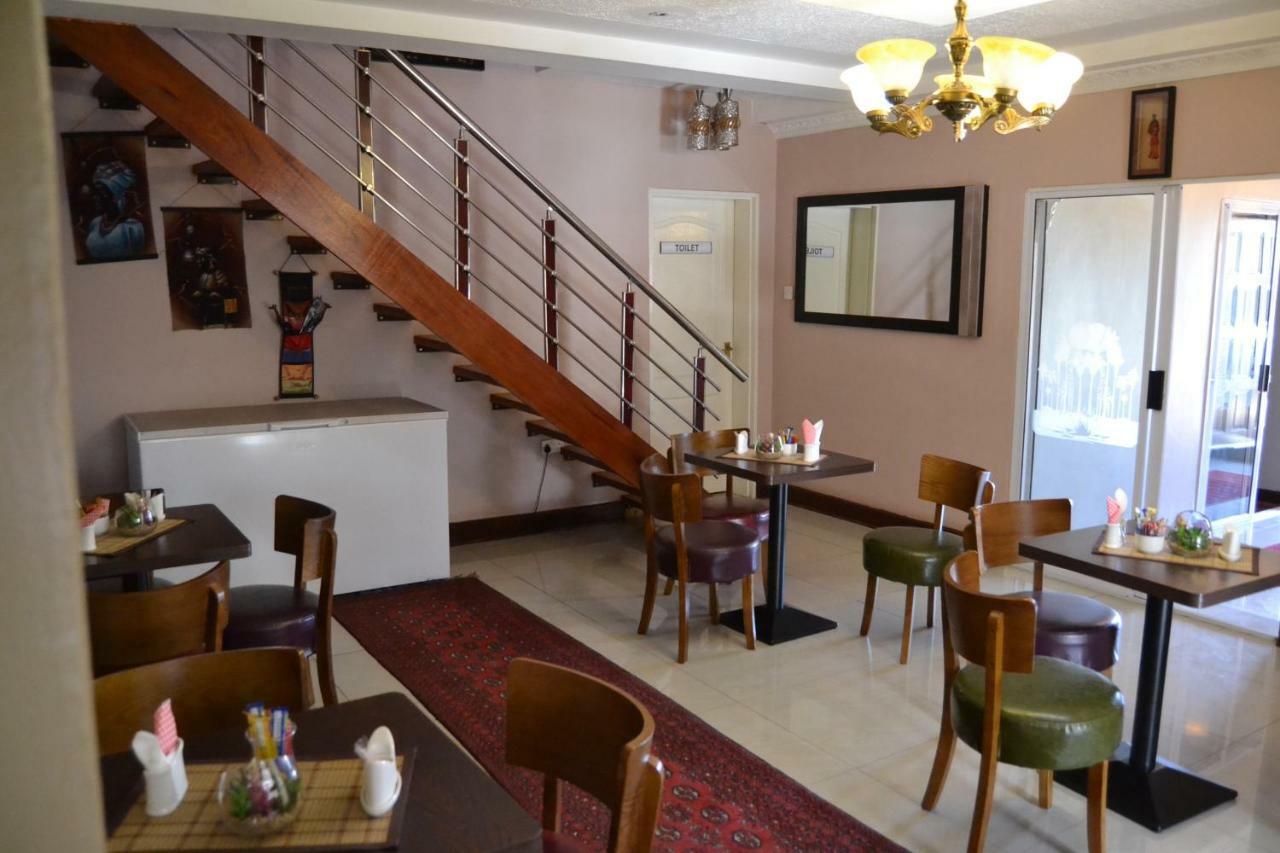 Triple Palms Bed And Breakfast Gaborone Dış mekan fotoğraf